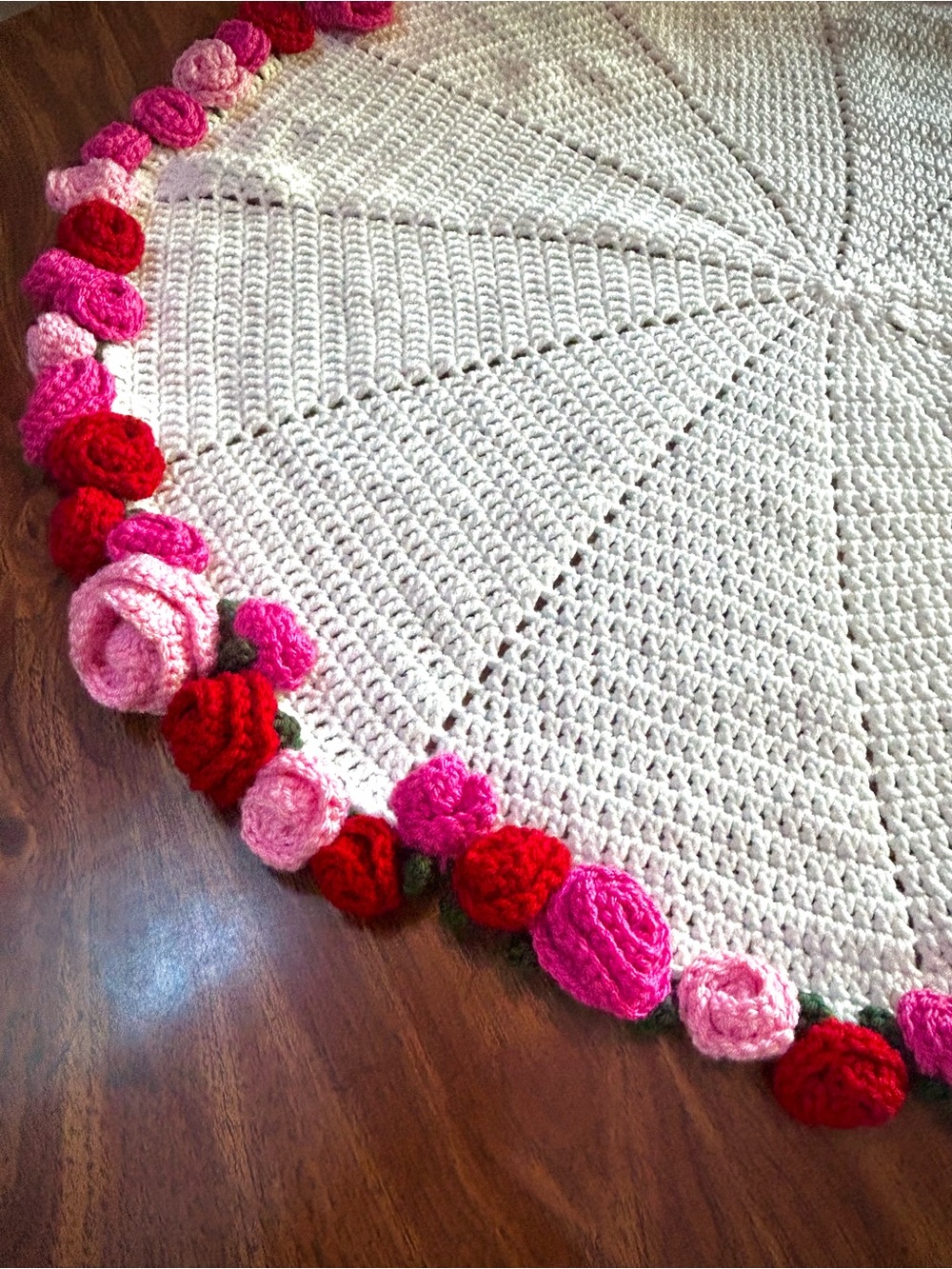 Hand Crafted Cream Round Crochet Rug with Pink and Red Rose Border